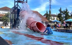 Puncak Village Hotel&Kampung Main Anak